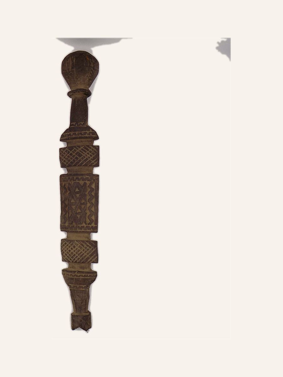 Engraved dagger handle