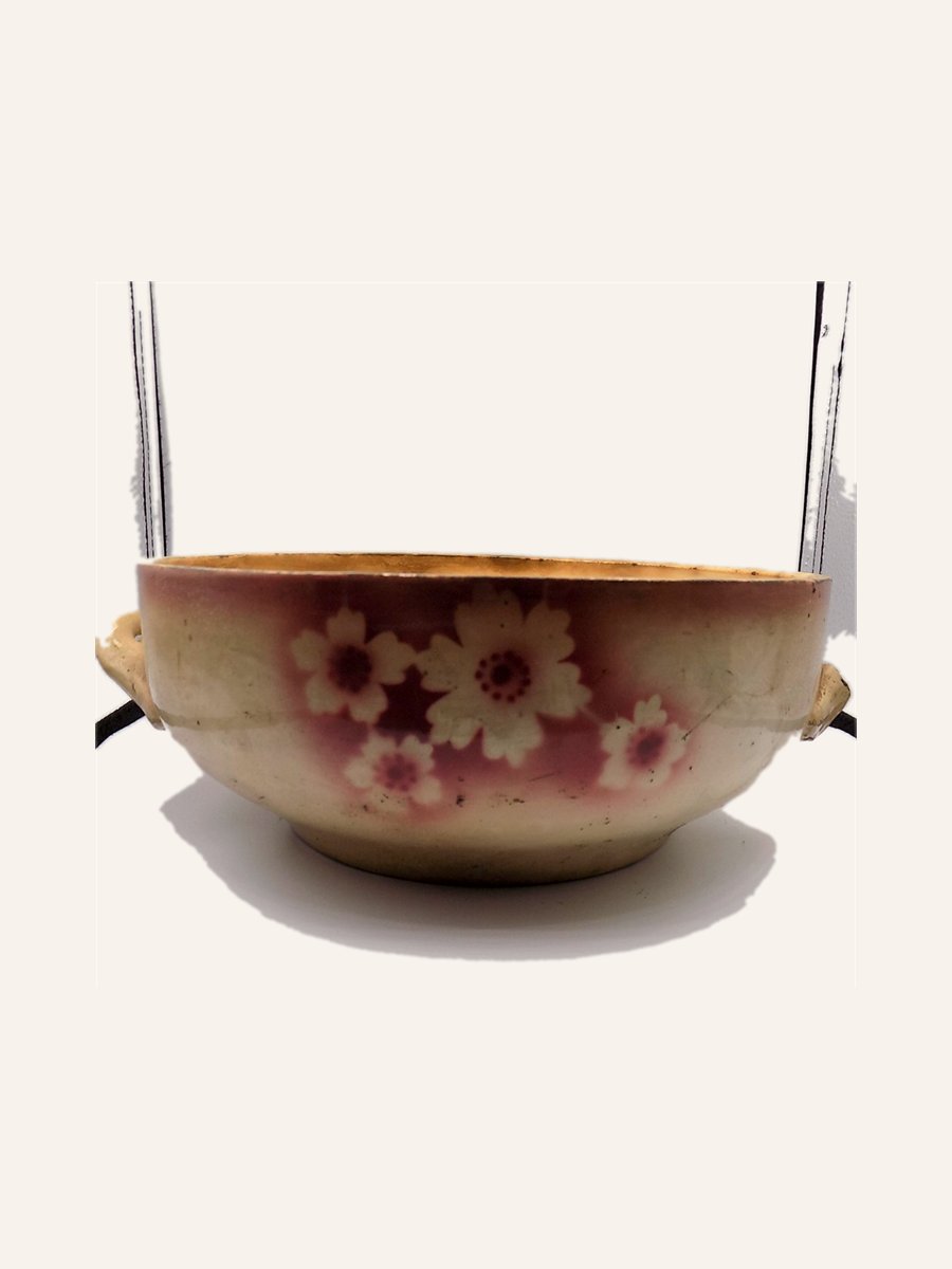 Bowl with pink floral decoration