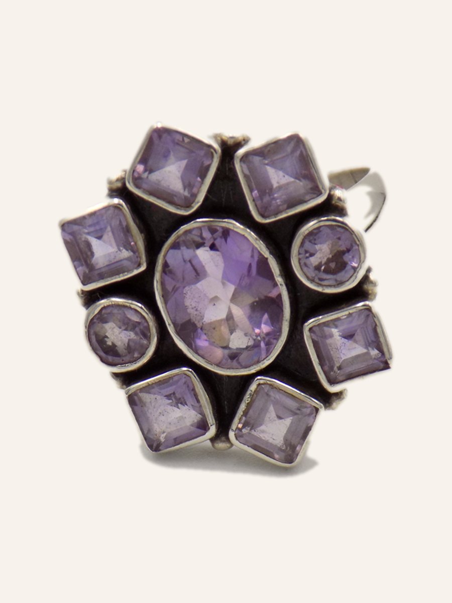 Bague fleur, améthystes serties