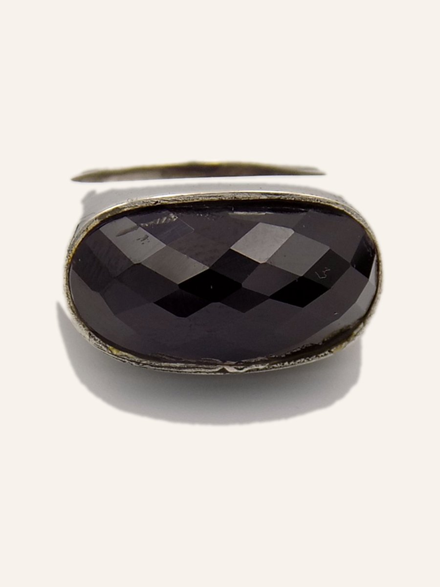 Signet ring, faceted onyx