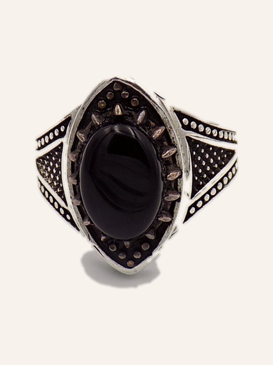 Bague marquise en onyx à contour perlé