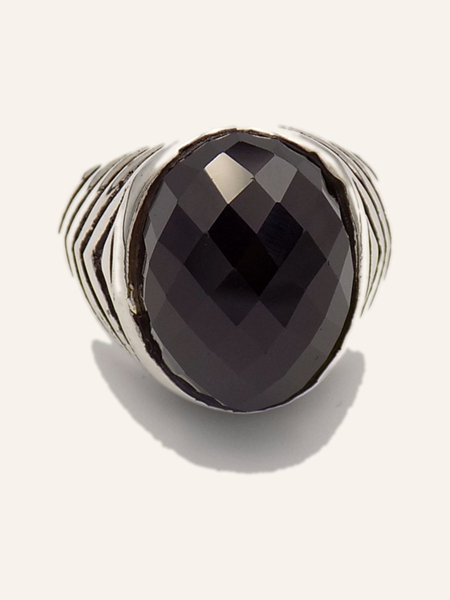 Bague à onyx ovale et anneau torsadé