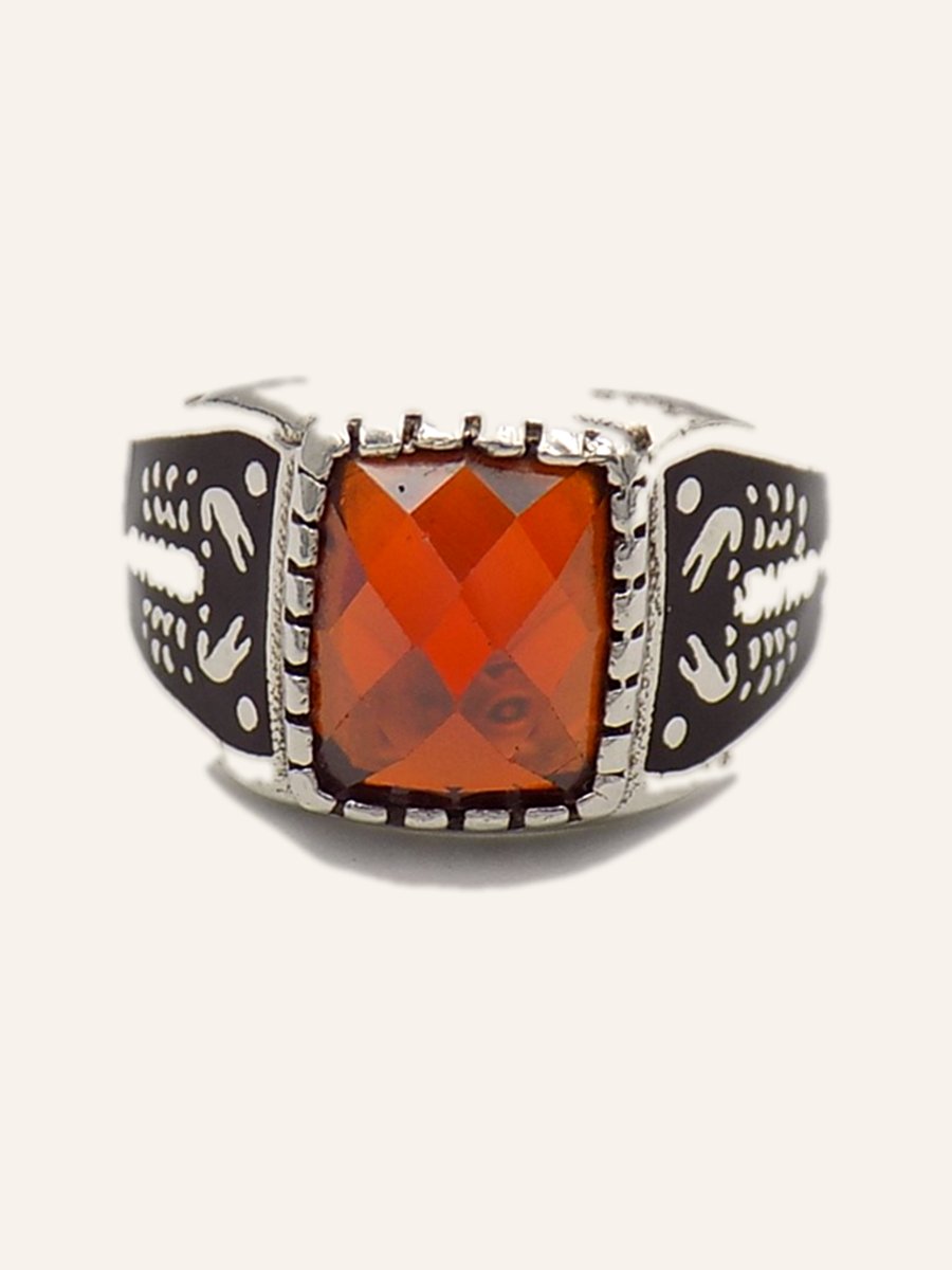 Ring with orange cubic zirconia and chased shoulders