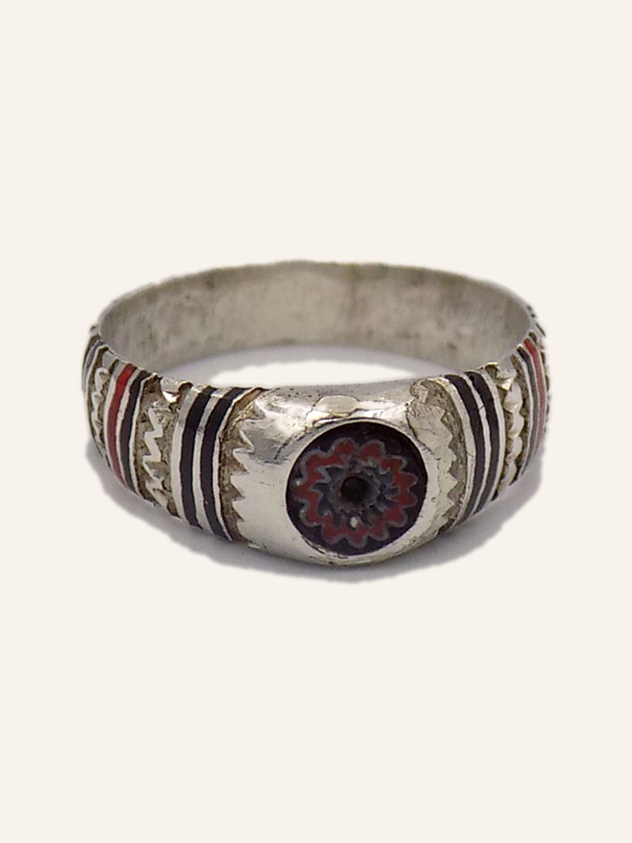 Wide band with cabochon and enamelled line