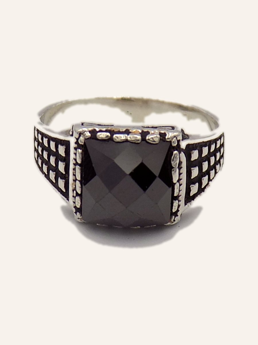 Ring with cushion-cut onyx and lattice shoulders