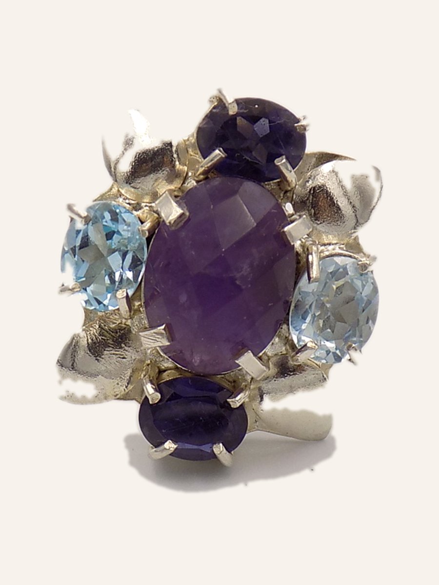 Bouquet ring with amethysts and blue topazes