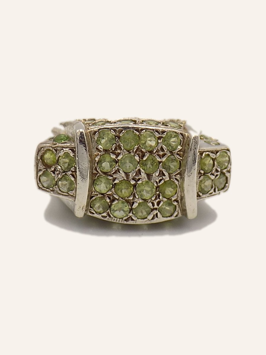 Band ring pavé-set with peridots