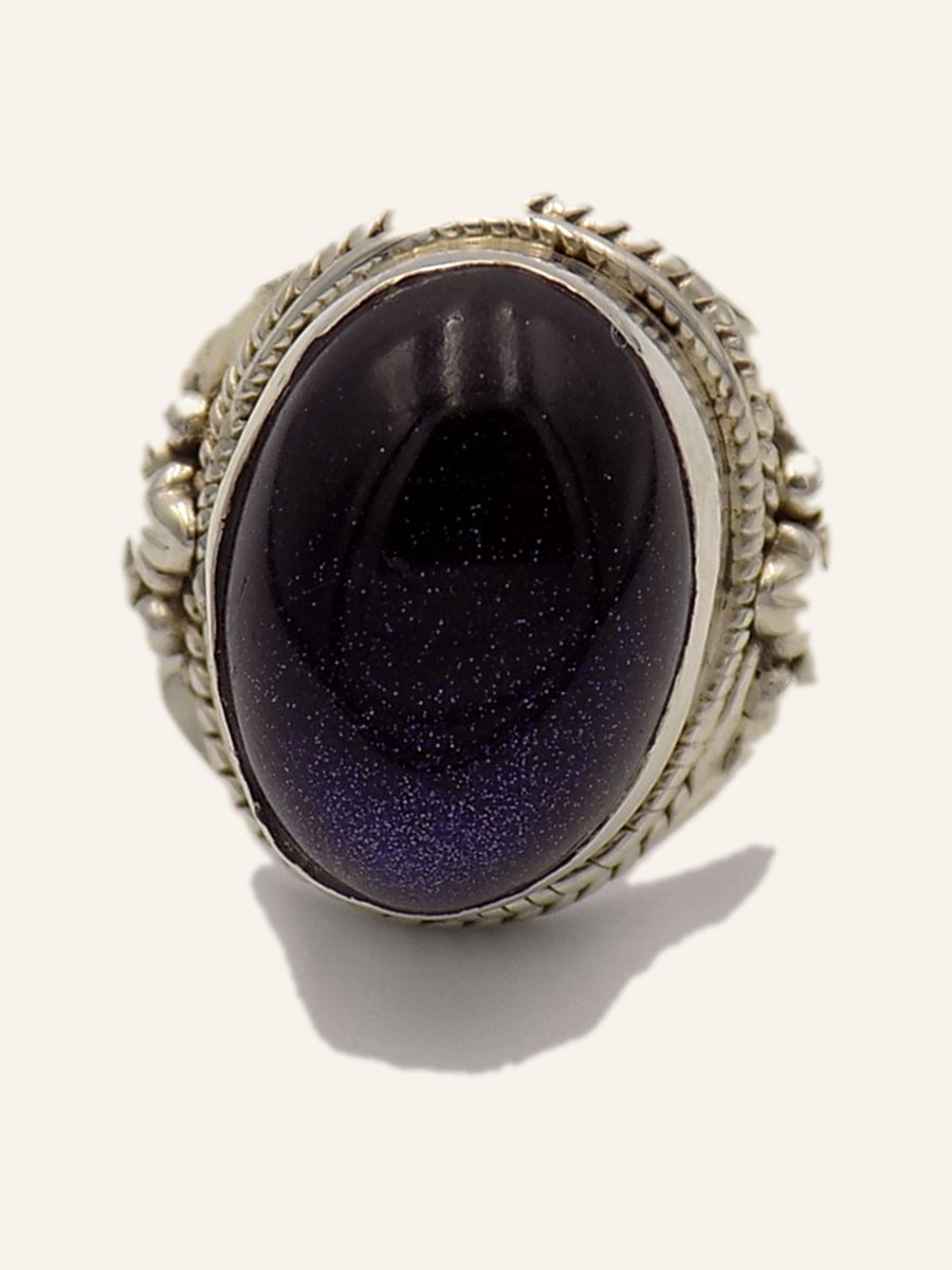 Ring with midnight blue stone