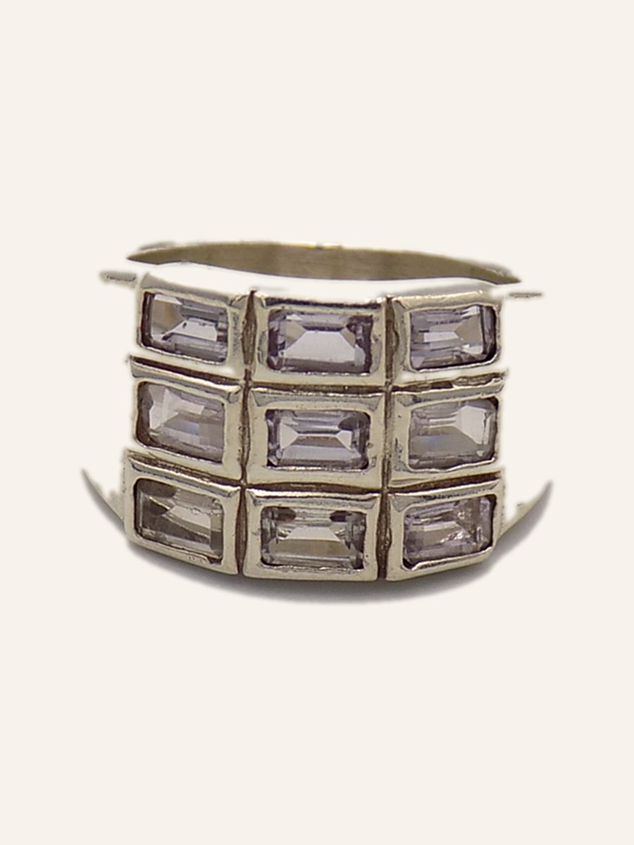 Ring with three rows of lilac stones