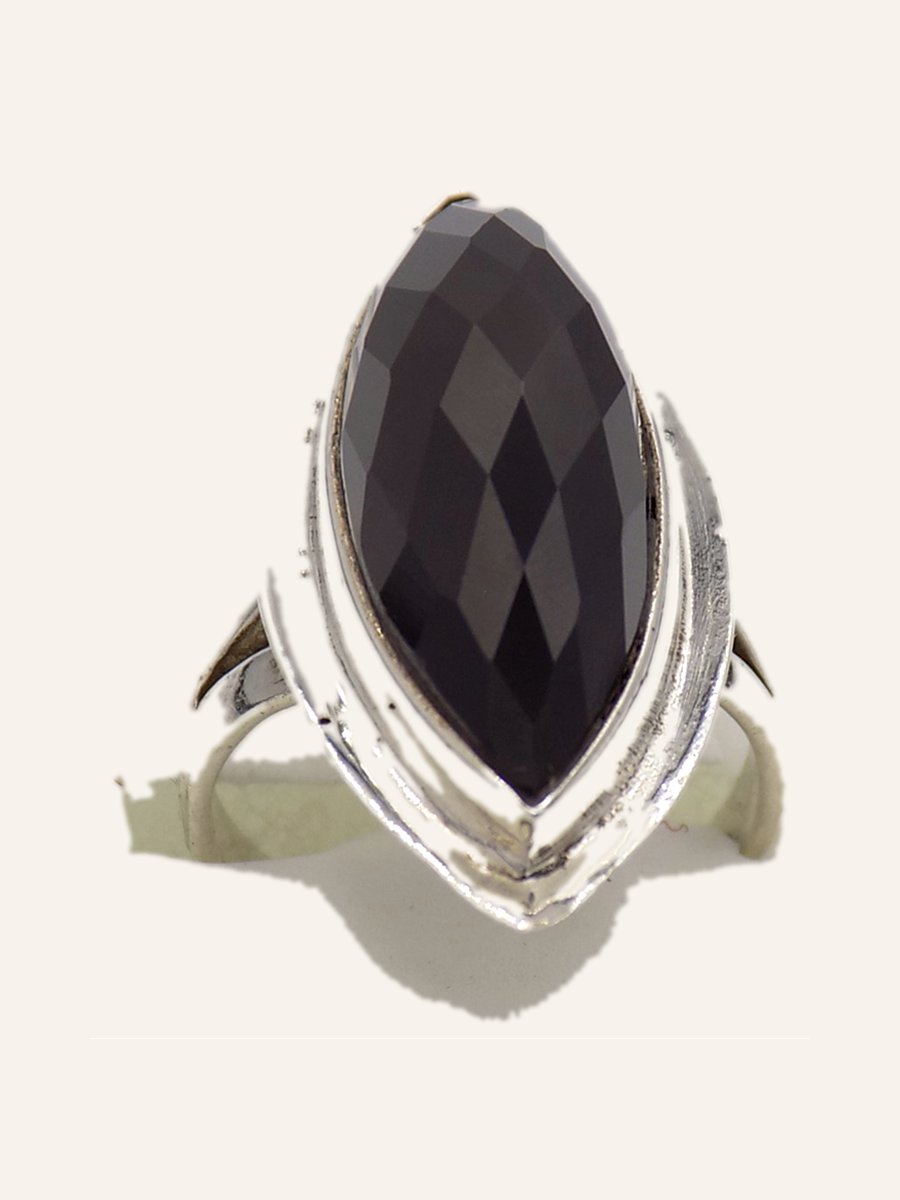 Marquise ring in faceted onyx