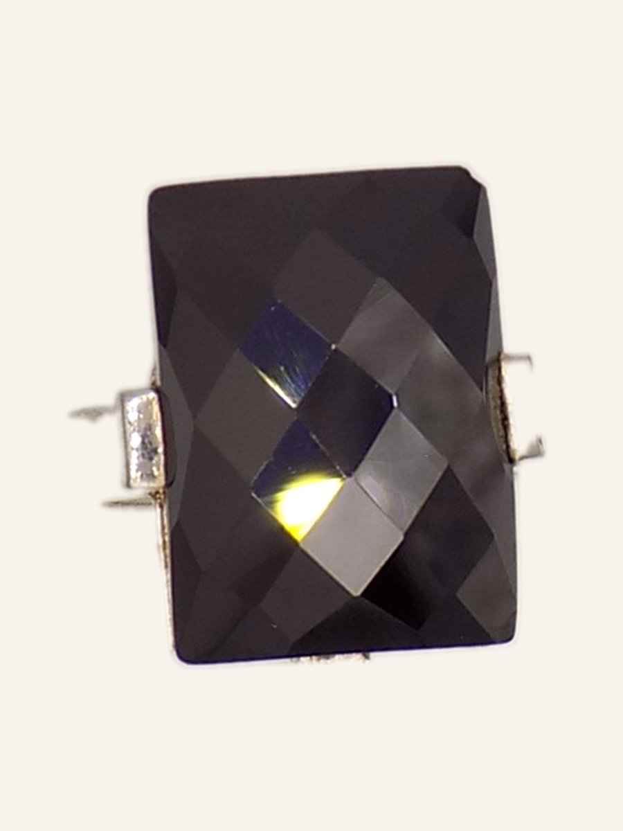 Ring with large rectangular onyx