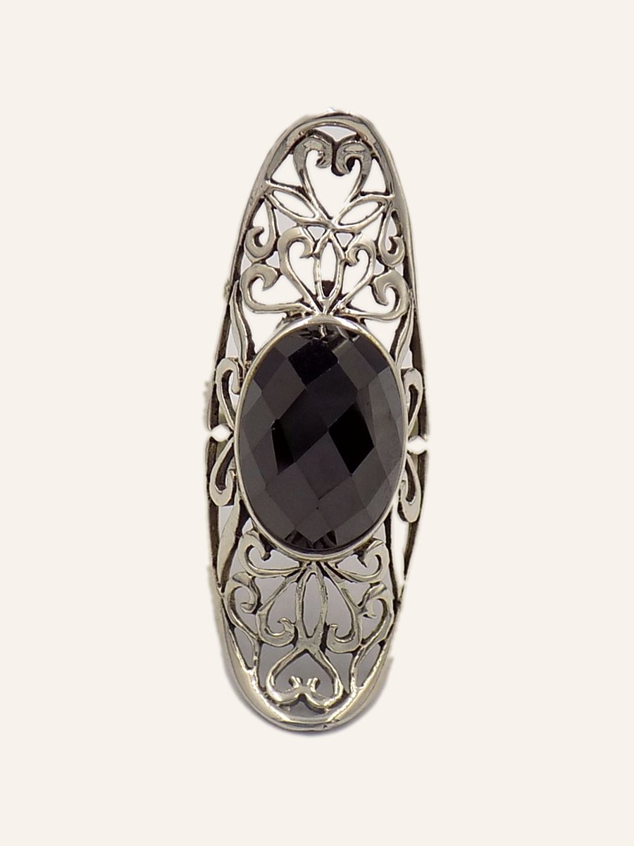 Elongated openwork ring with onyx