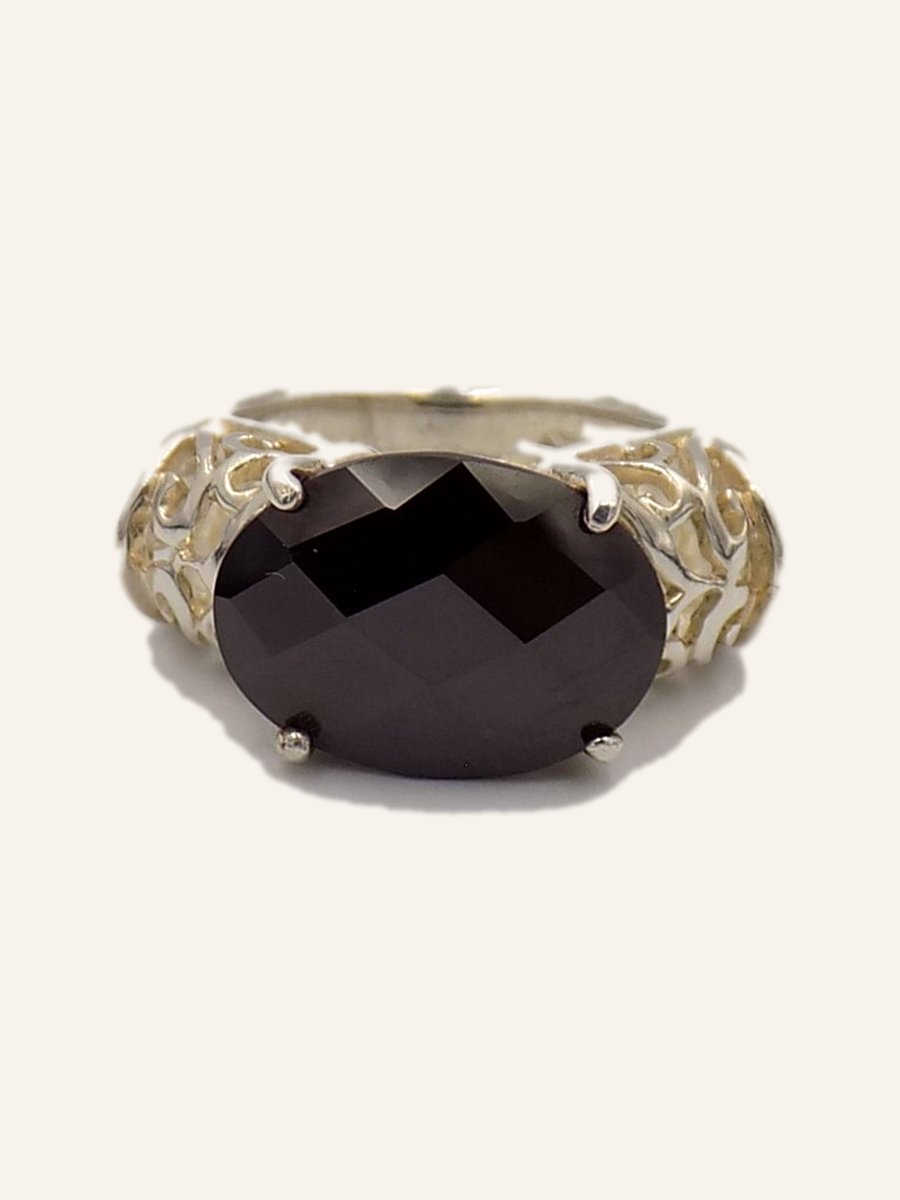 Ring with onyx and foliate shoulders