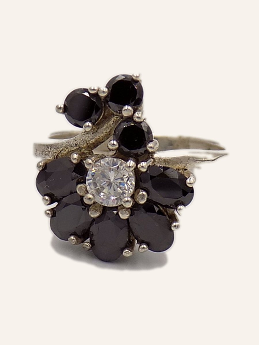 Cluster ring with black stones