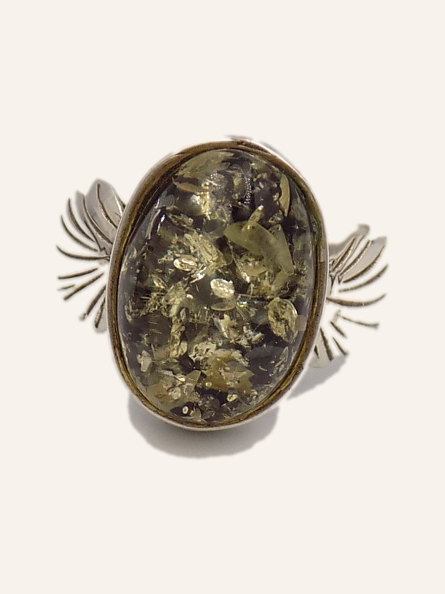 Ring with green amber and wing-shaped shoulders