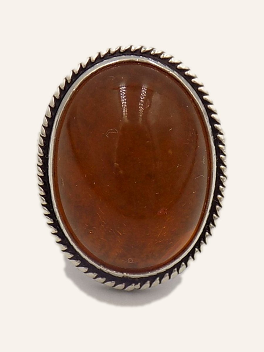Ring with carnelian and twisted frame