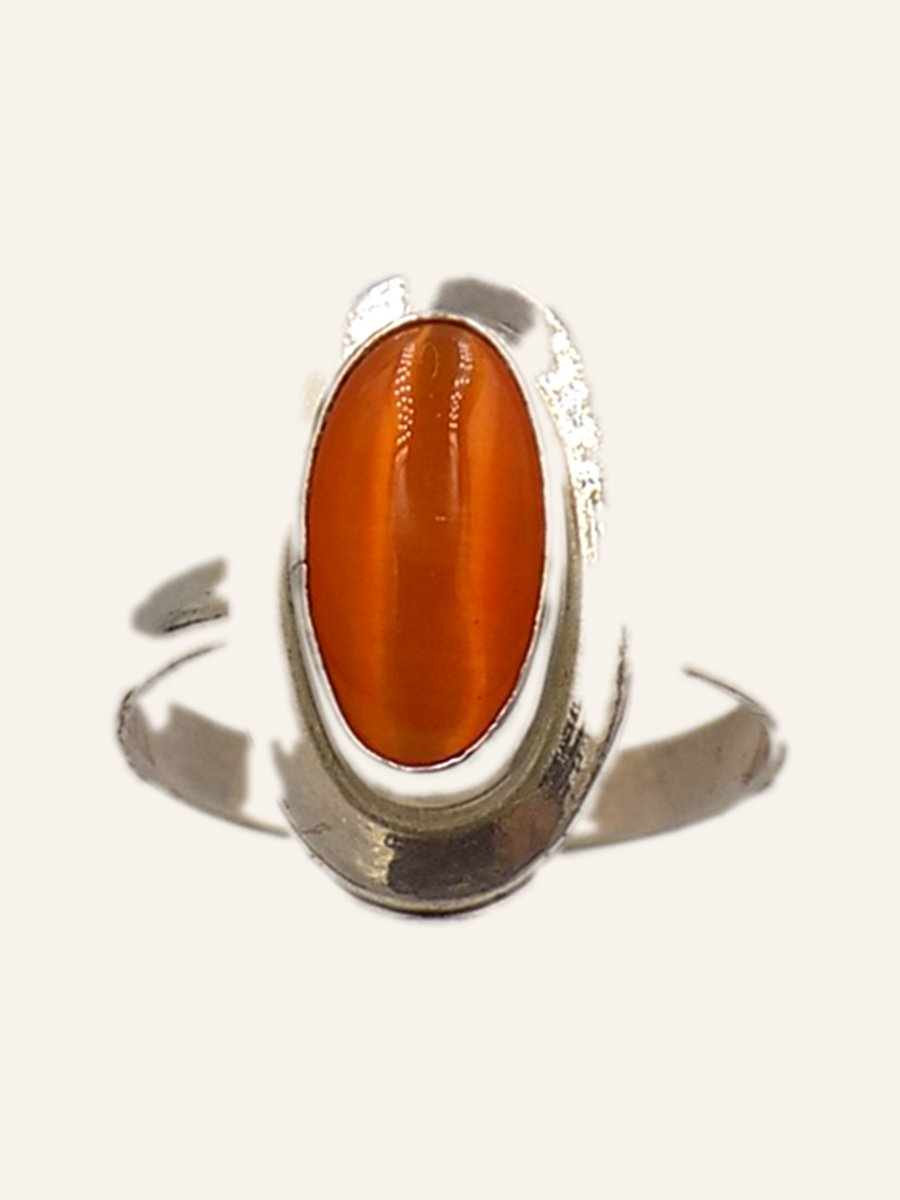 Elongated ring with carnelian
