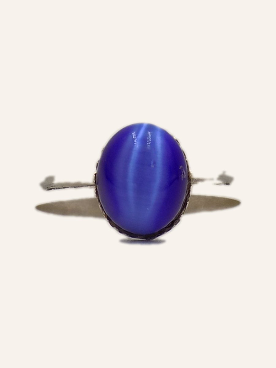 Ring with bright blue cabochon
