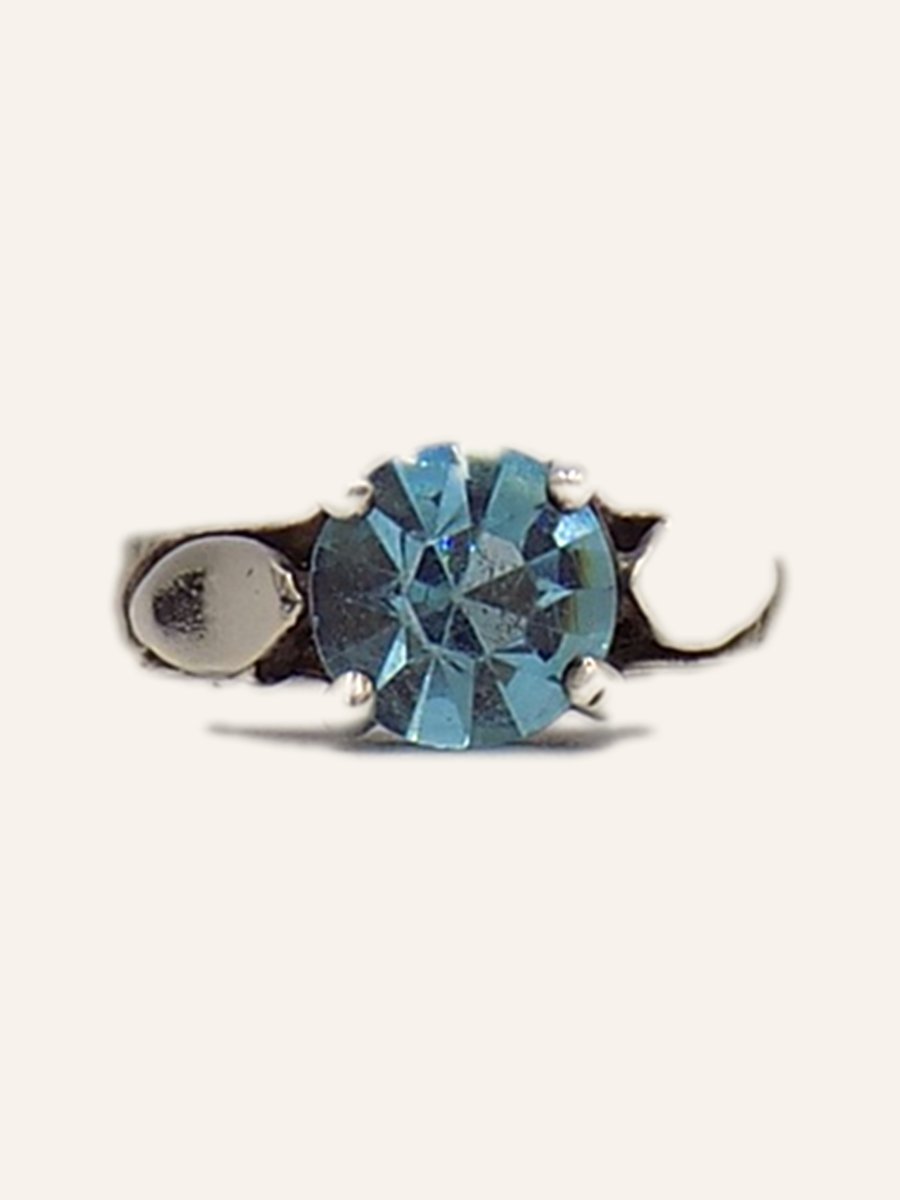 Ring with blue topaz on an open setting