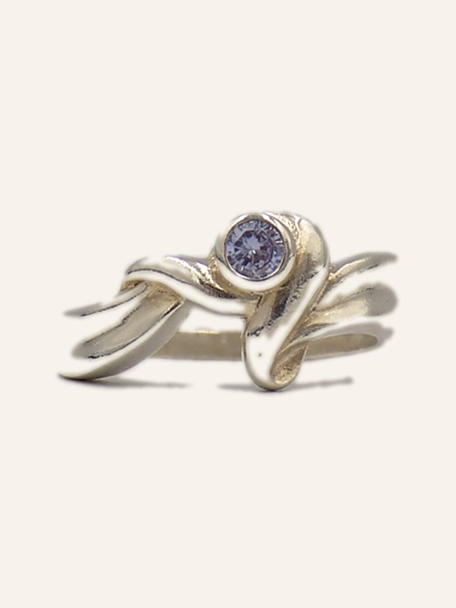Crossover ring with tanzanite