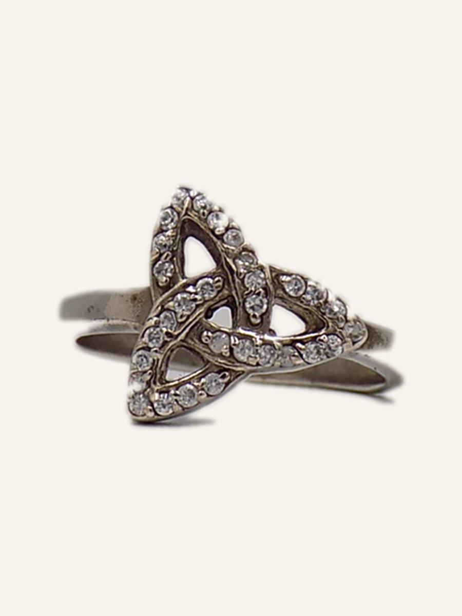 Pavé-set Celtic knot ring