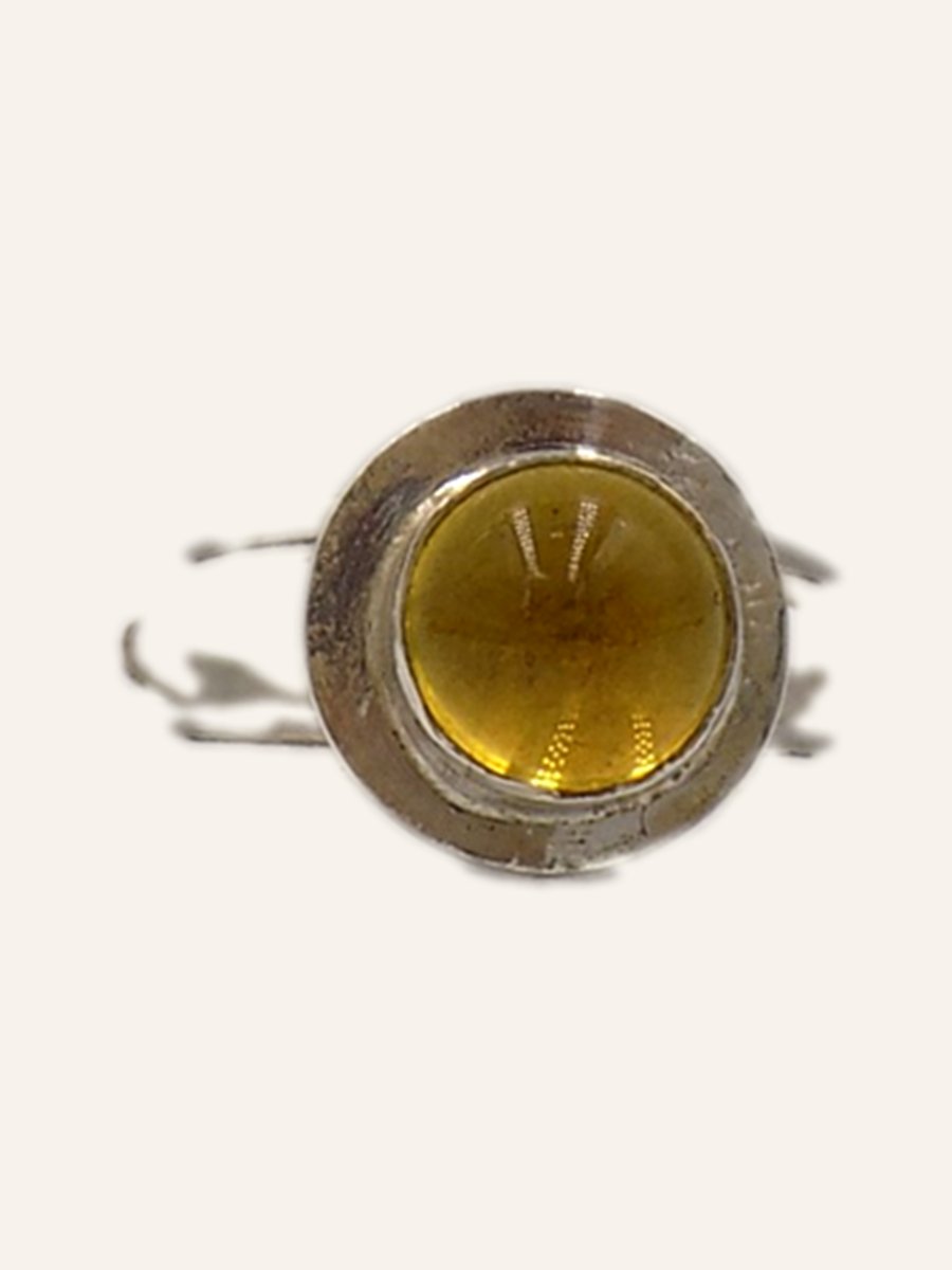 Ring with bezel-set round citrine