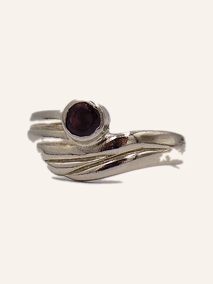 Ring with garnet on a wavy band