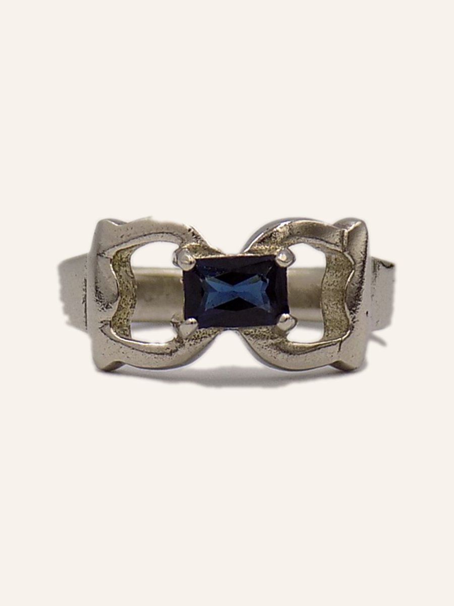 Ring with blue stone and openwork loops