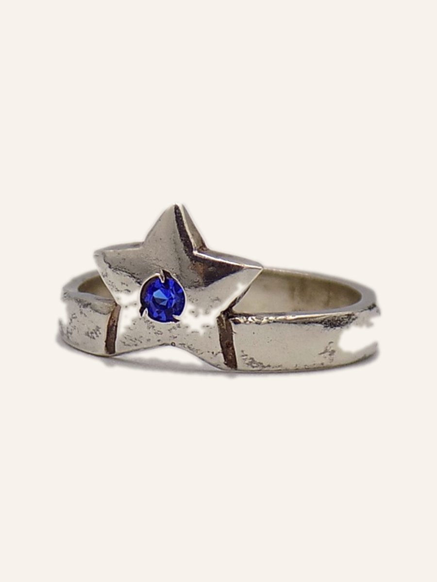 Shooting star ring with blue cubic zirconia