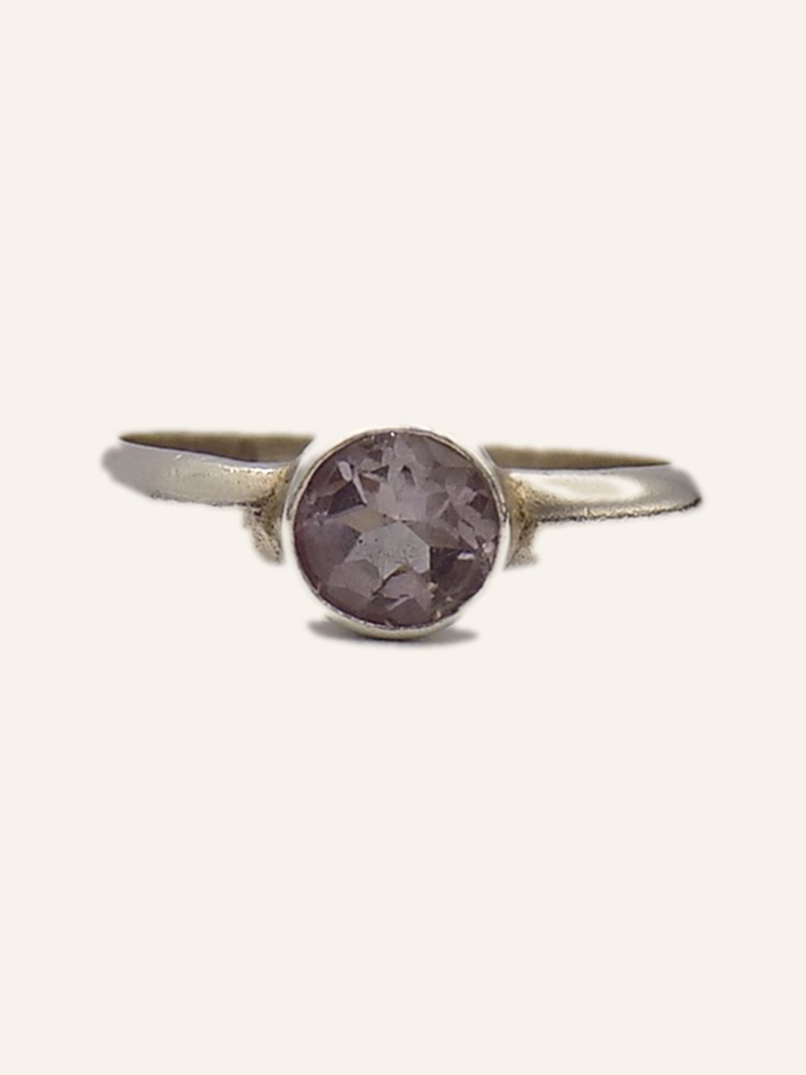 Solitaire ring with pale amethyst