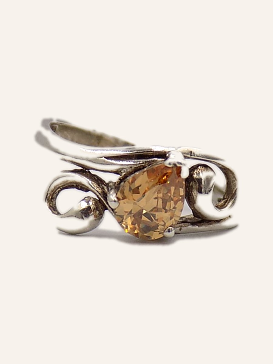 Bague à citrine et volutes