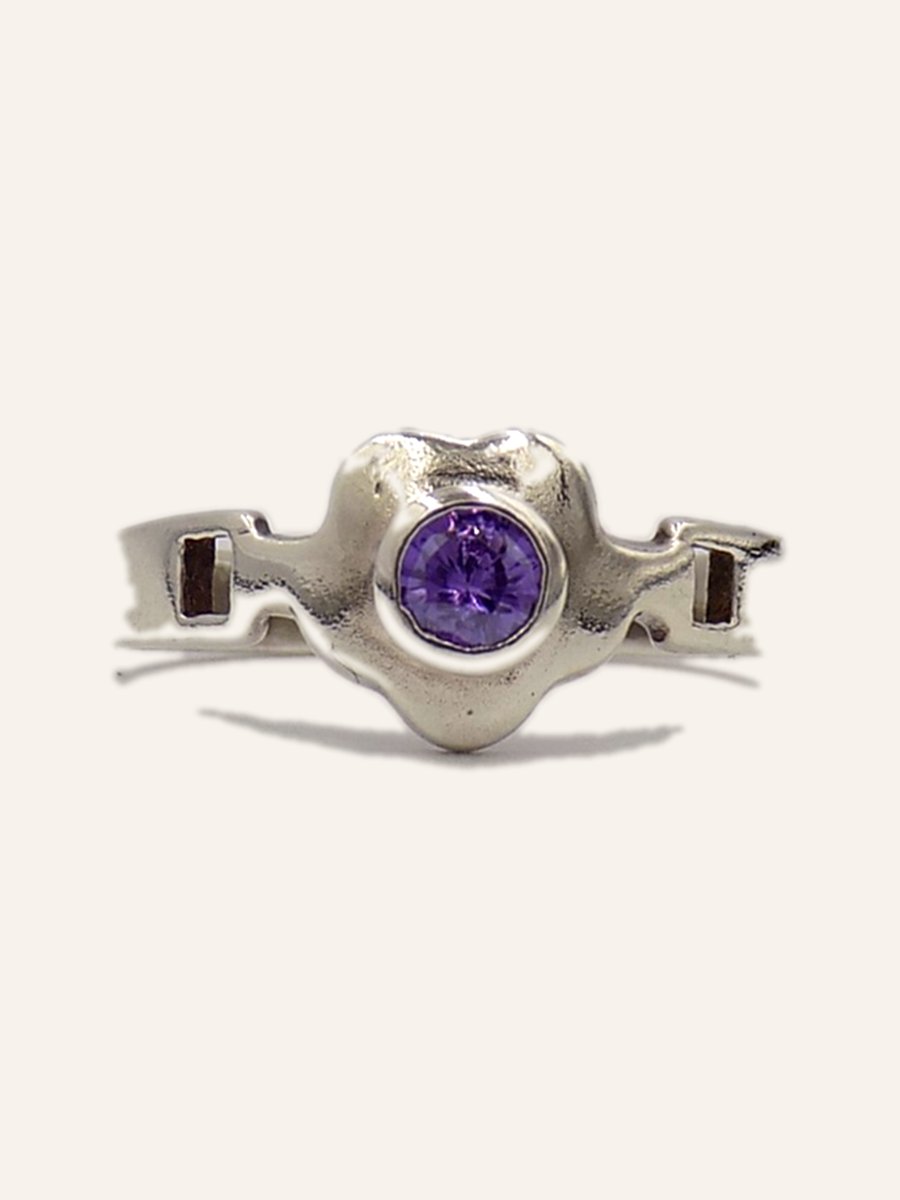 Heart ring with amethyst