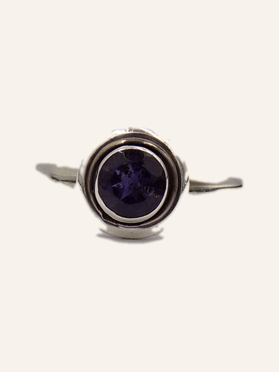 Ring with bezel-set dark amethyst