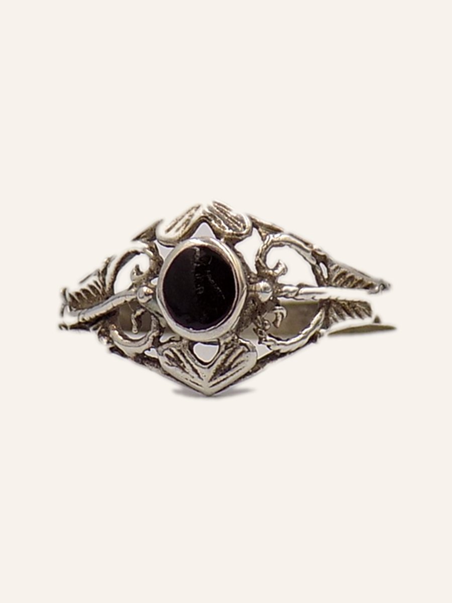 Antique ring with onyx and foliage