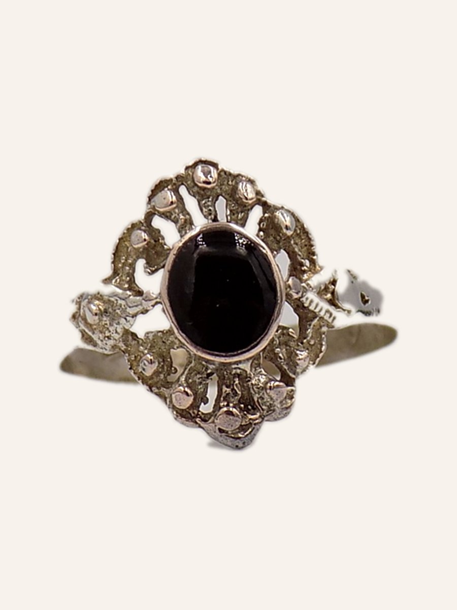 Oval ring with onyx and marcasites