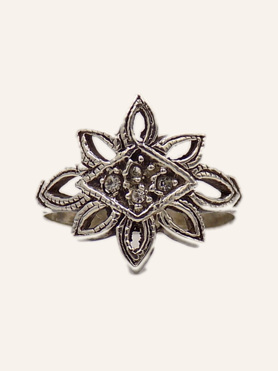 Flower ring with marcasites and onyx