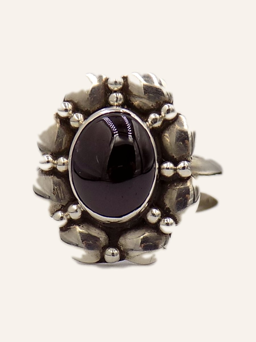 Bague à onyx et couronne de billes