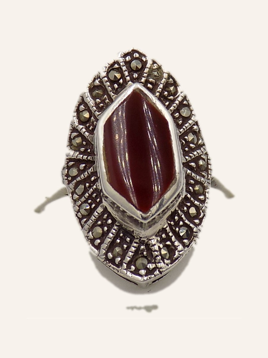 Bague navette à cornaline et marcassites