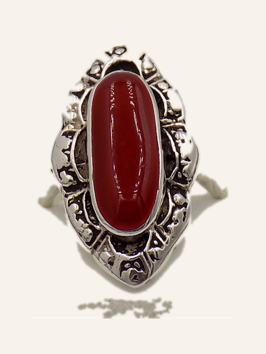 Elongated ring with carnelian and openwork crown