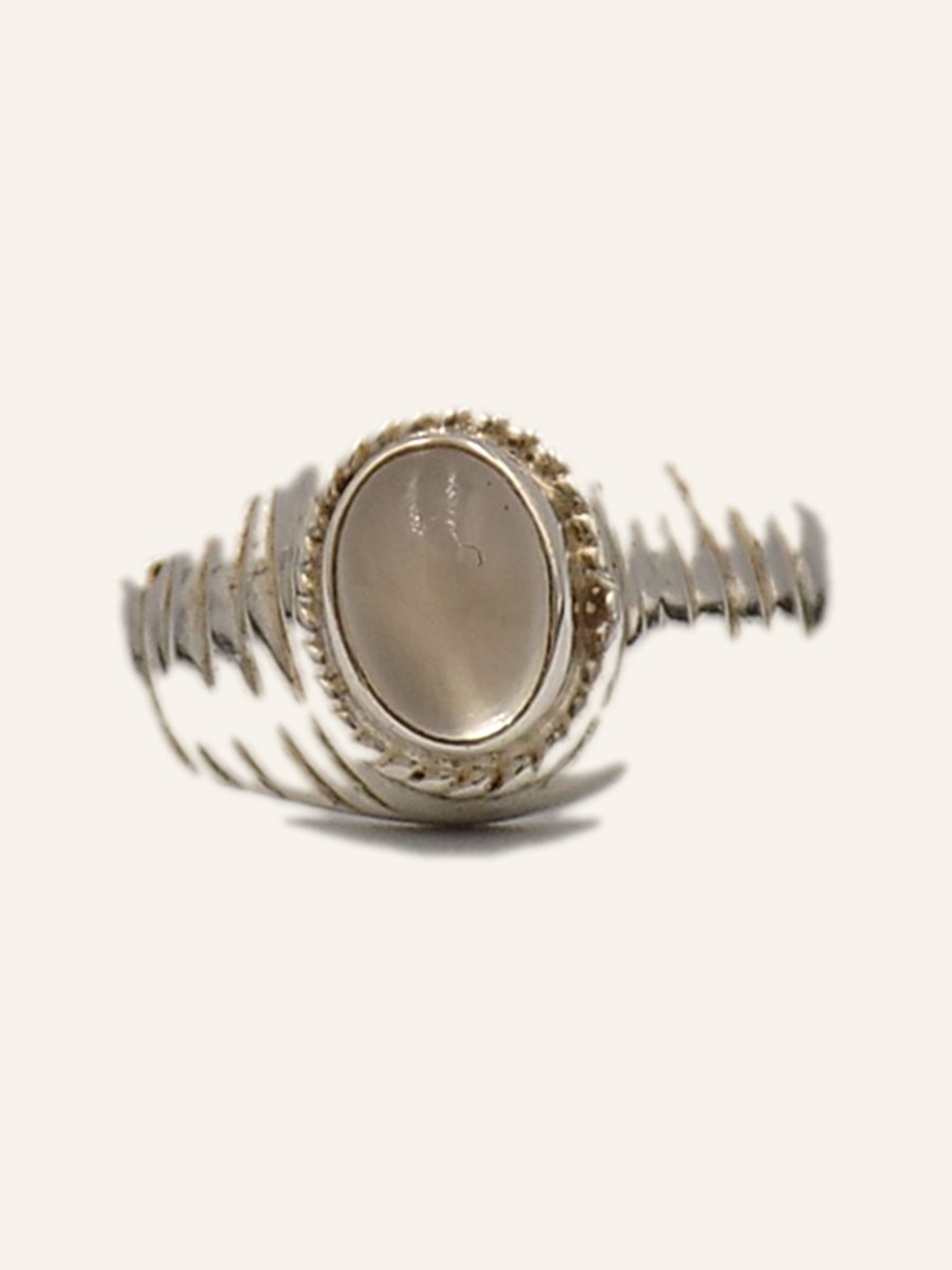 Ring with moonstone and ridged band