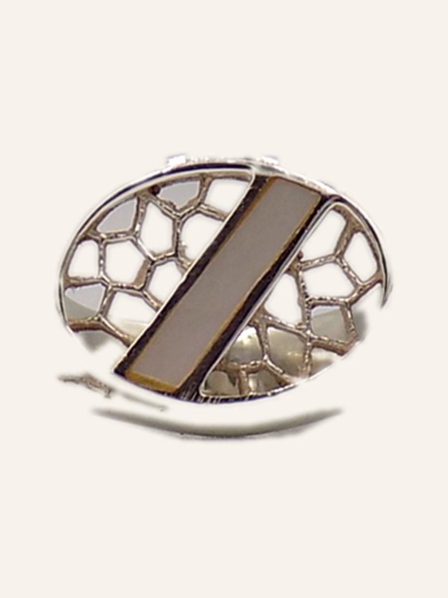 Bague ovale à nacre et résille d'argent