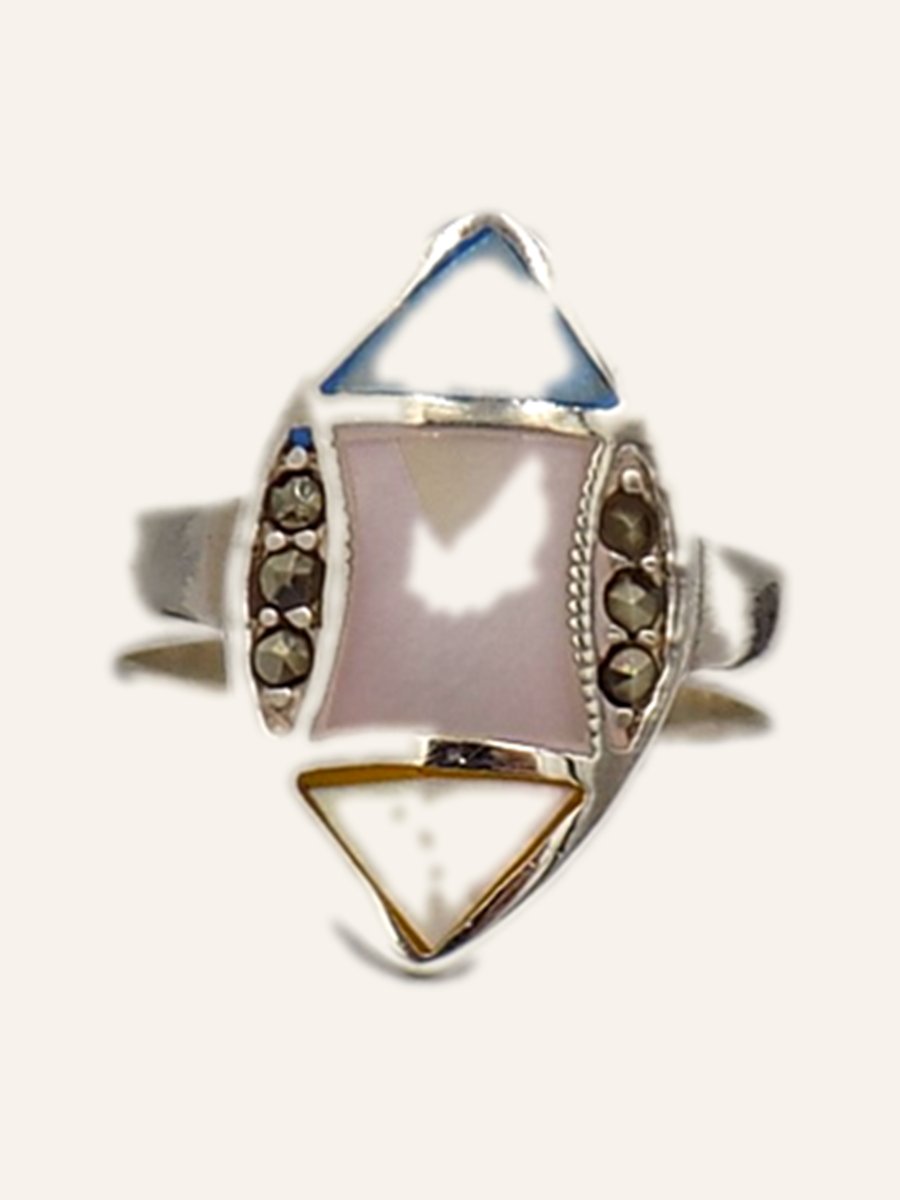 Bague losange en nacre et marcassites