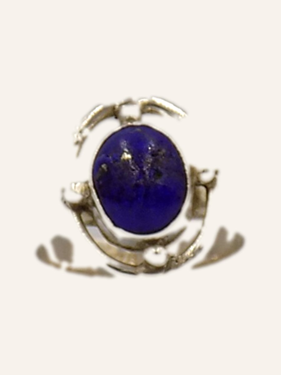 Bague à lapis ovale et griffes ciselées