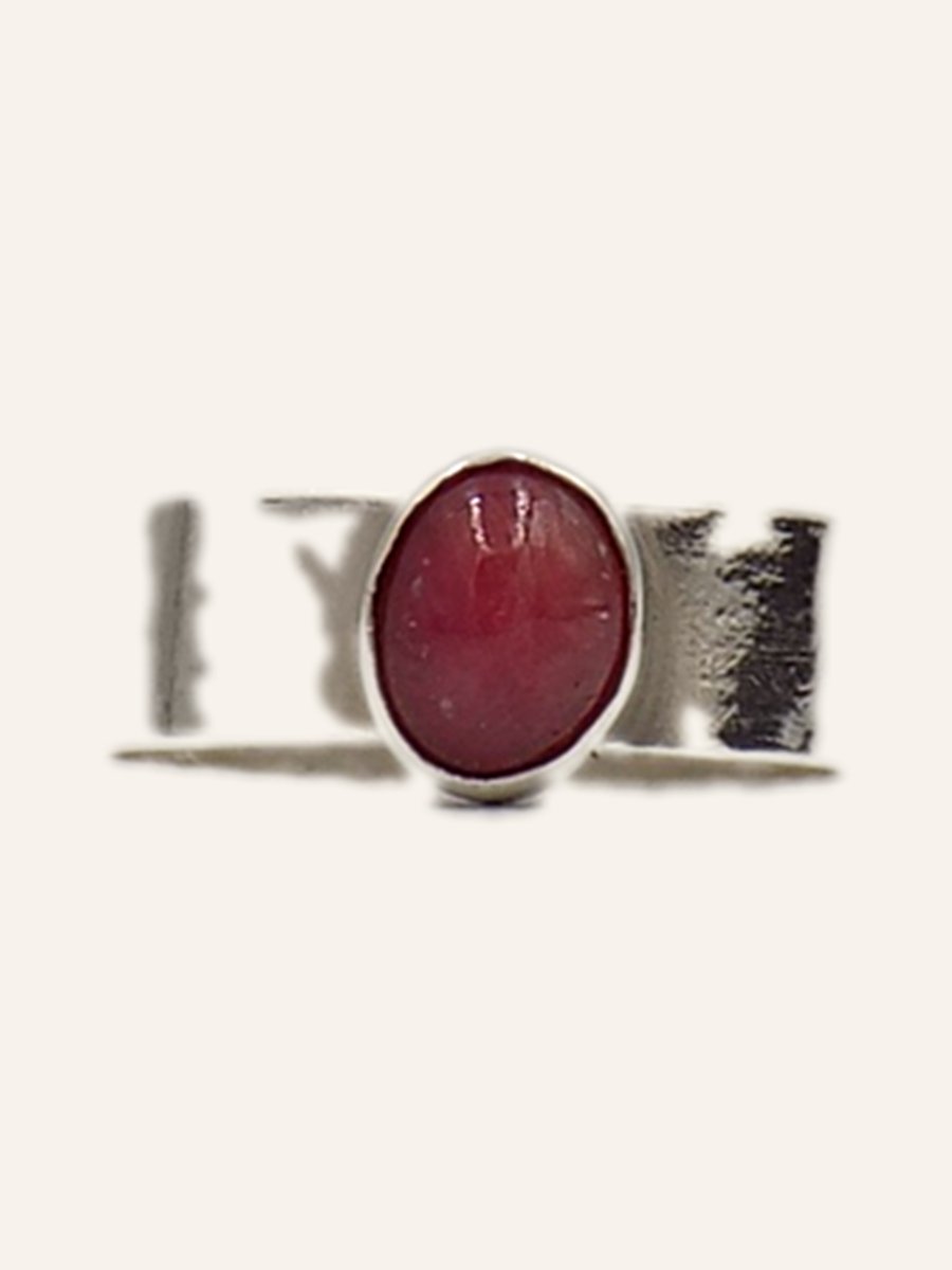 Rectangular ring with pink cabochon