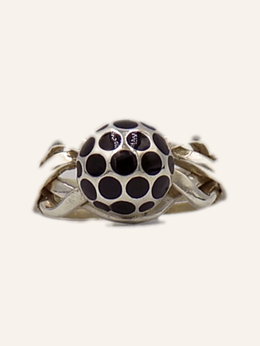 Bague dôme à cabochons noirs