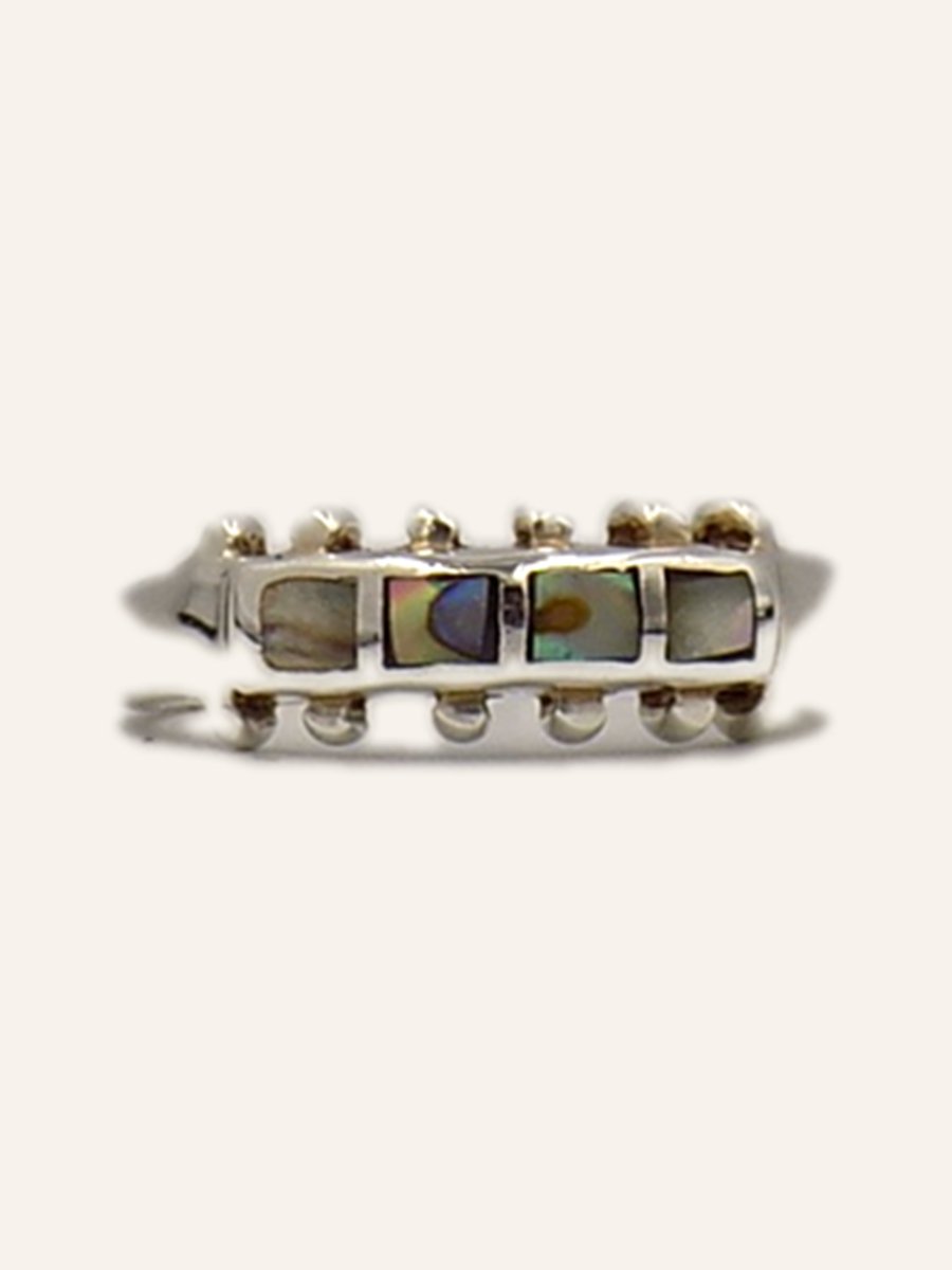 Band ring with abalone shell