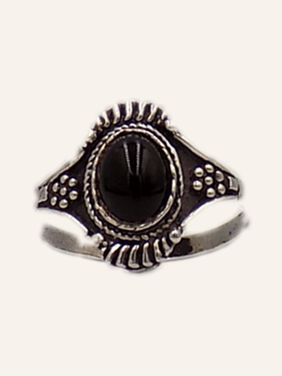 Bague ovale à onyx et billes d'argent