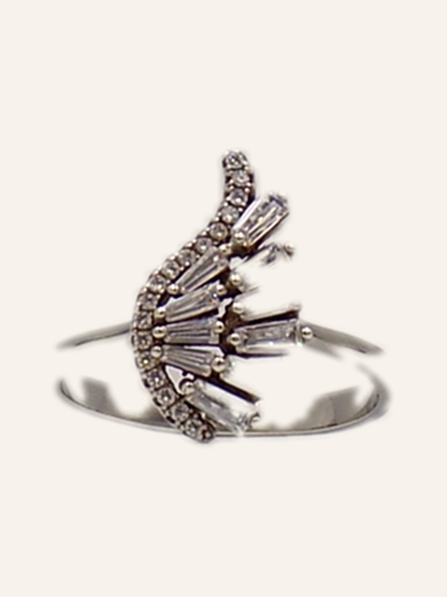 Fan ring with pale baguettes