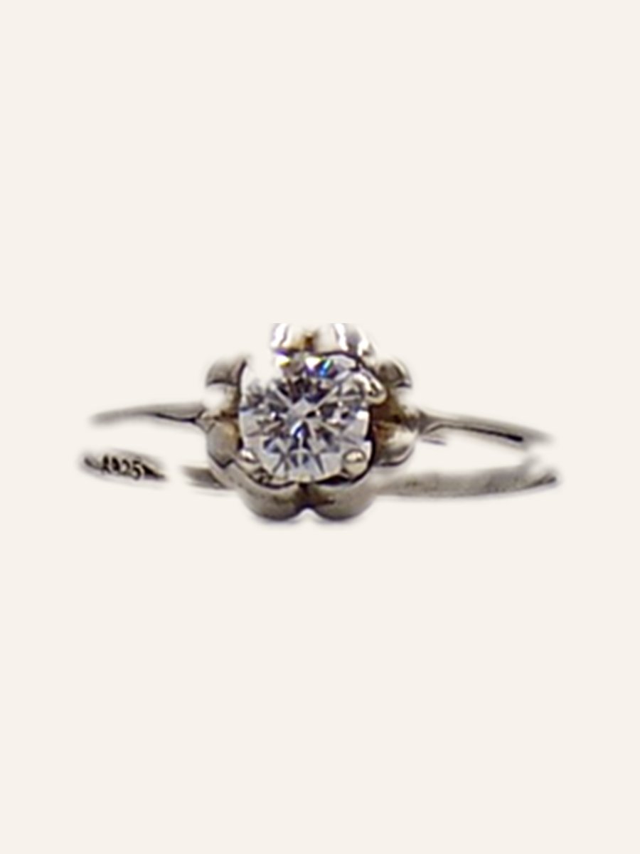 Bague solitaire à zircon et couronne griffée