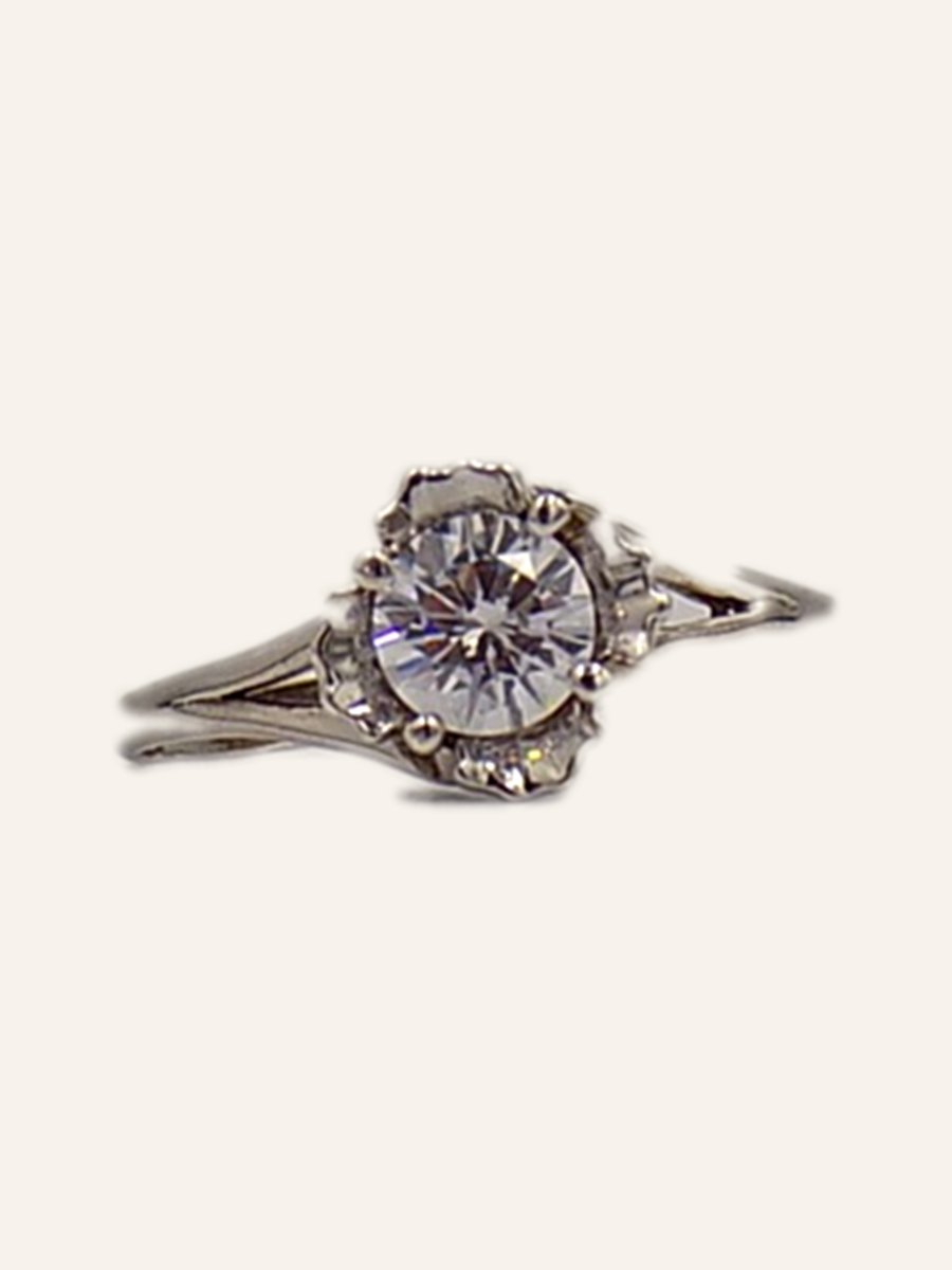 Solitaire ring with cubic zirconia and chased shoulders